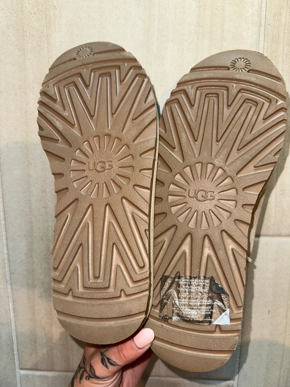Ugg ultra short slip ons - Picture 4 of 5